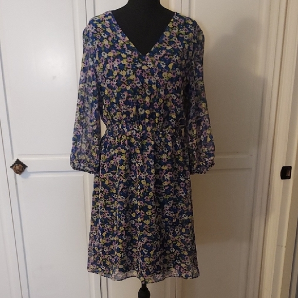 Saint + Sofia Dresses & Skirts - Saint + Sophia Floral Dress Blue Lavender Purple Size V neck Long Sleeve M